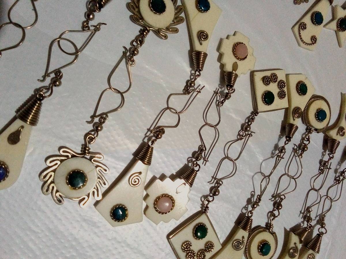 Geometric earrings with round stone beads