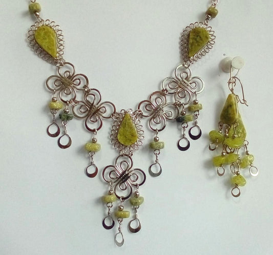 Handmade jewelry set of necklace and earrings, made with stones and alpaca in Peru